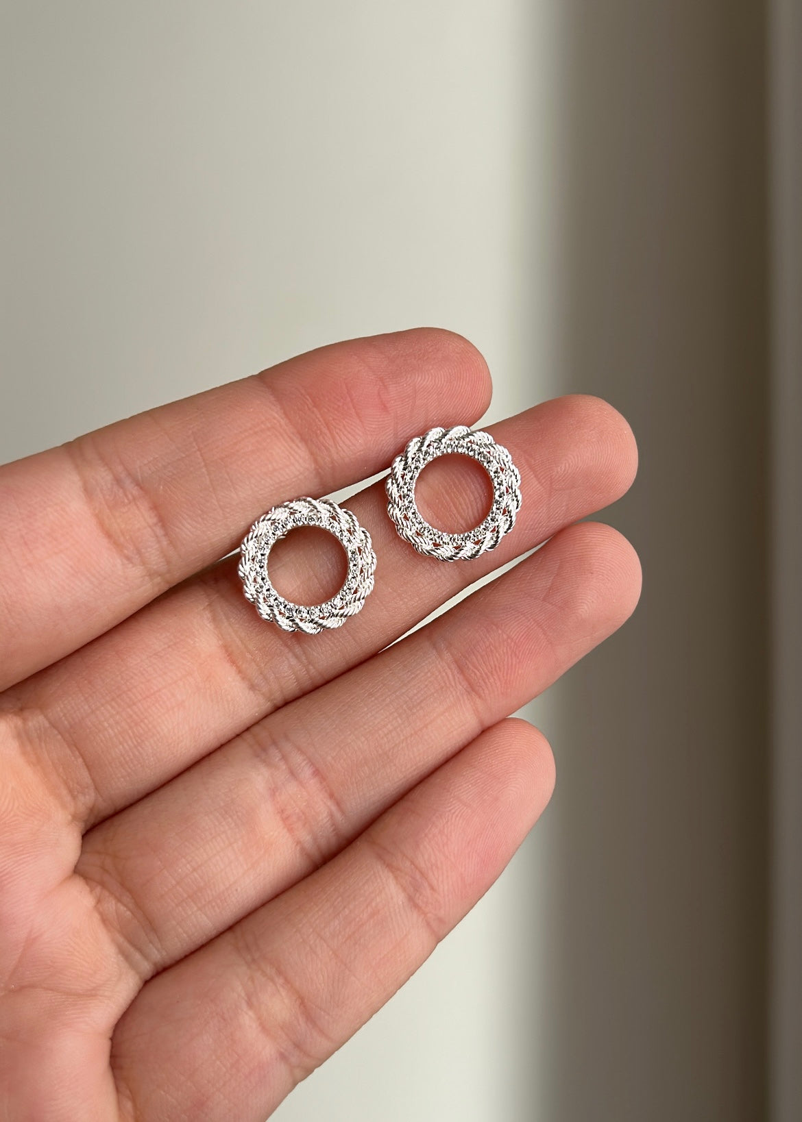 BRINCO REDONDO CRAVEJADO